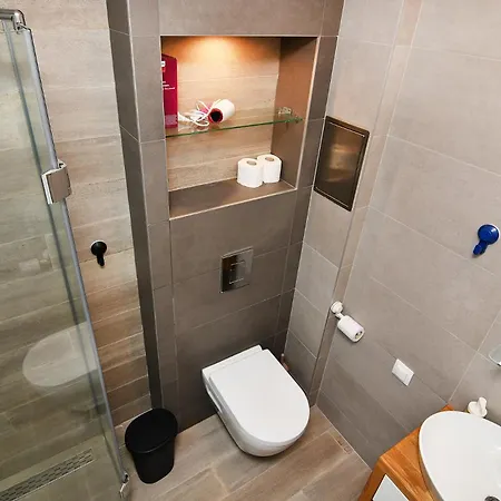 Free Parking Flats With Wifi And Pool Apartament Warna