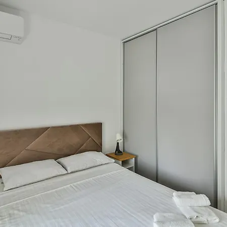 Free Parking Flats With Wifi And Pool Apartament Warna