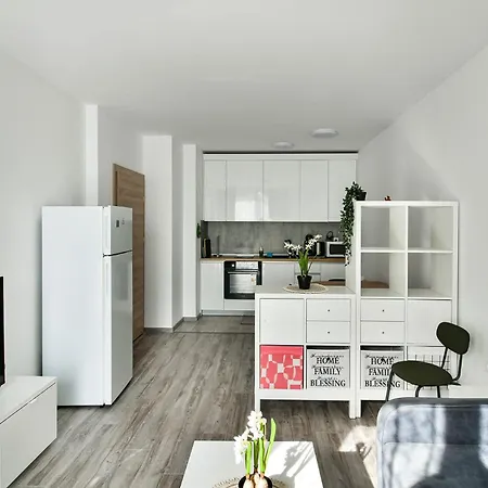 Free Parking Flats With Wifi And Pool Βάρνα