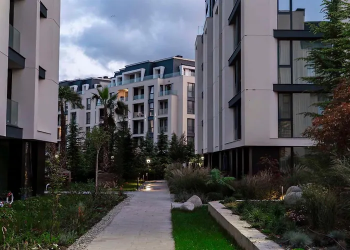 Free Parking Flats With Wifi And Pool *