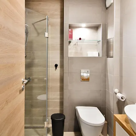Free Parking Flats With Wifi And Pool Апартамент