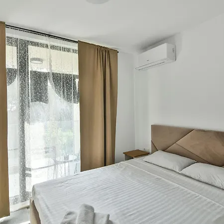 Free Parking Flats With Wifi And Pool Апартамент *