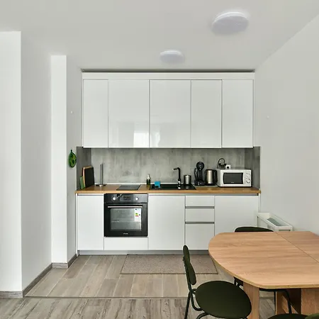 Апартамент Free Parking Flats With Wifi And Pool *