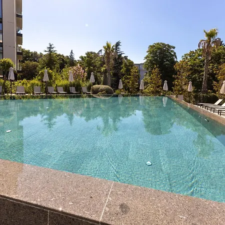 Free Parking Flats With Wifi And Pool