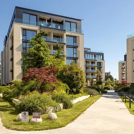 Free Parking Flats With Wifi And Pool *