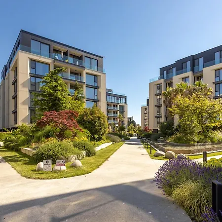 Free Parking Flats With Wifi And Pool Апартамент