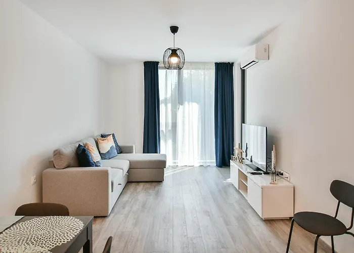 Free Parking Flats With Wifi And Pool *